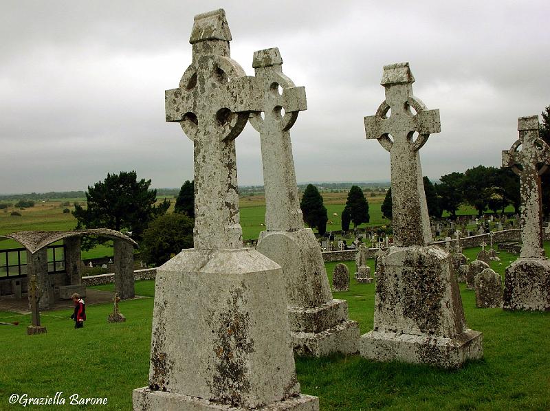 Clonmacnoise sito archeologico croci.jpg